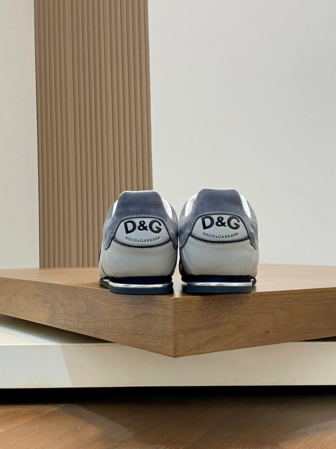 Men's shoes💰740 Dolce&Gabbana DG Cushion calfskin skate shoes｜Embellished with DG logo｜Lightweight, grippy two-tone TPU outsole adopts innovative design to provide excellent performance｜Jacquard label adds timeless style｜Original imported cowhide｜Multiple material splicing design｜Imported cowhide lining Cowhide foot pads｜Original TPU two-color elastic outsole Size: 39-44 (customized at 38.45.46)